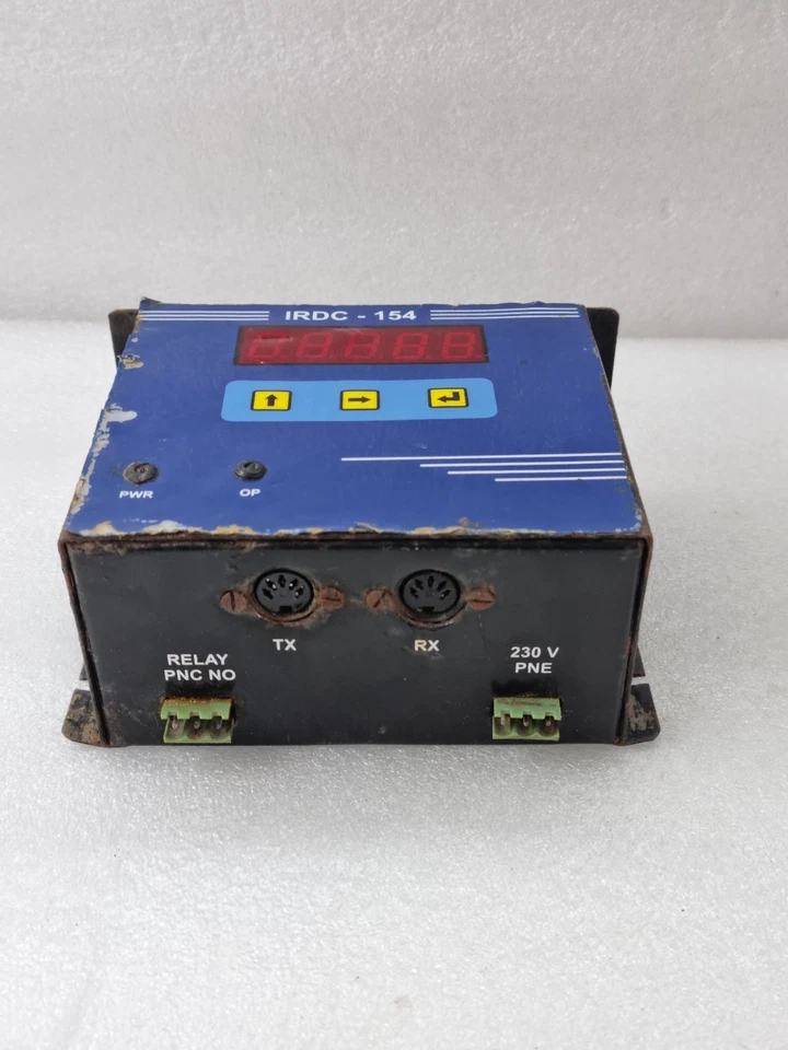 IRDC-154 DIGITAL INDUSTRIAL CONTROLLER PANEL METER 230V w/RELAY OUTPUT *UNTESTED